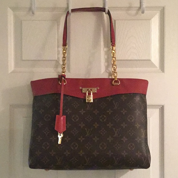 Meet your Posher, Gloria - Picture 7 of 13